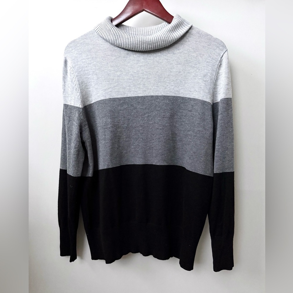 NWT Women’s Grey and Black Turtleneck Sweater Size L